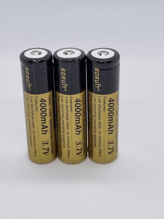 batterij 3 stuks oplaadbaar formaat 18650 button top 37v 4000mah
