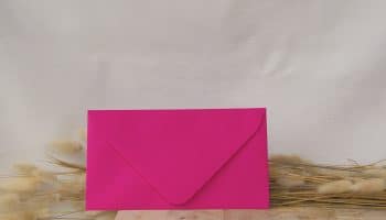 roze enveloppes