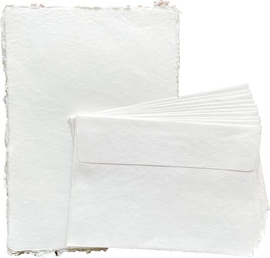 set van 10 a4 en 10 enveloppen wit handgeschept katoenpapier met schepranden