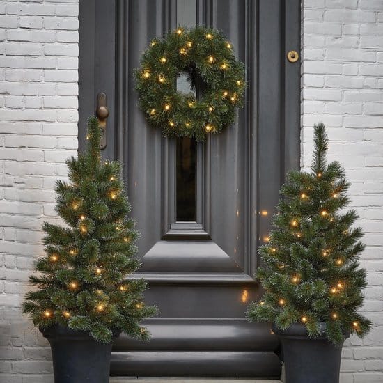 black box trees glendon set van 2 kerstbomen en 1 krans met led verlichting 1 1