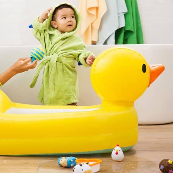 munchkin white hot duck tub opblaasbaar babybadje vorm van een eend